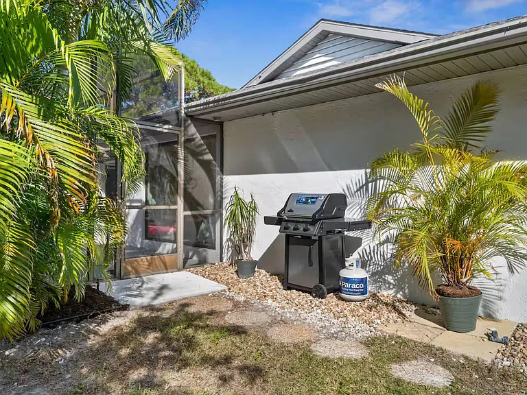 2267 Pine View Cir — Photo 25