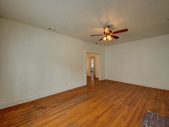 4th image of 1019 W Gramercy Pl