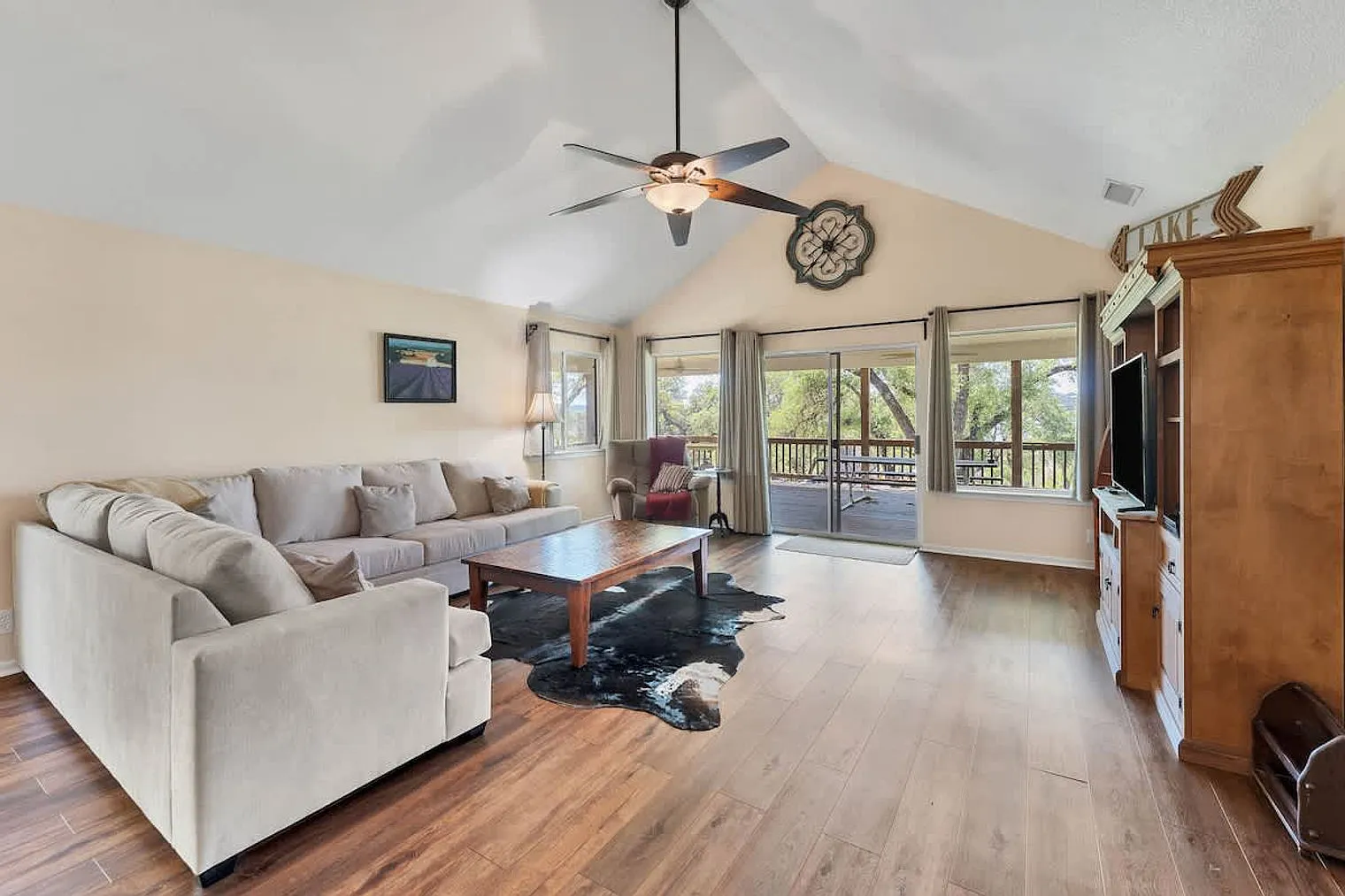 3 bed, 2.0 bath, 2195 sqft, $4,724 — Photo 1