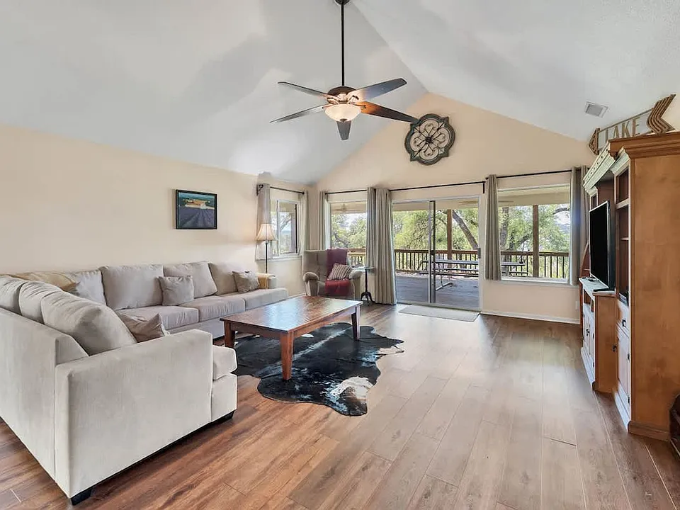 2388 Lakeshore Dr #ID1351236P