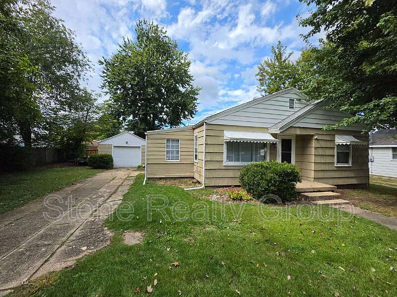 2 bed, 1.0 bath, $1,050 — Photo 1