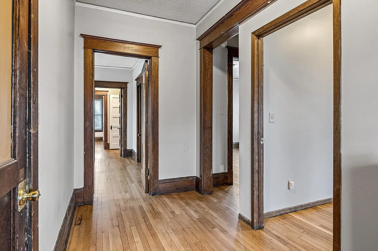 3 bed, 1204 sqft, $1,730 — Photo 3