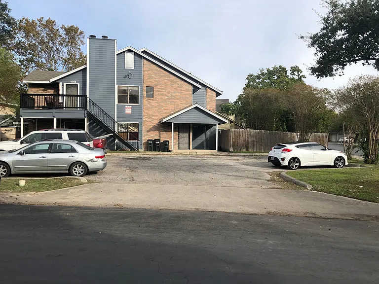 7526 Windsor Oaks — Photo 1