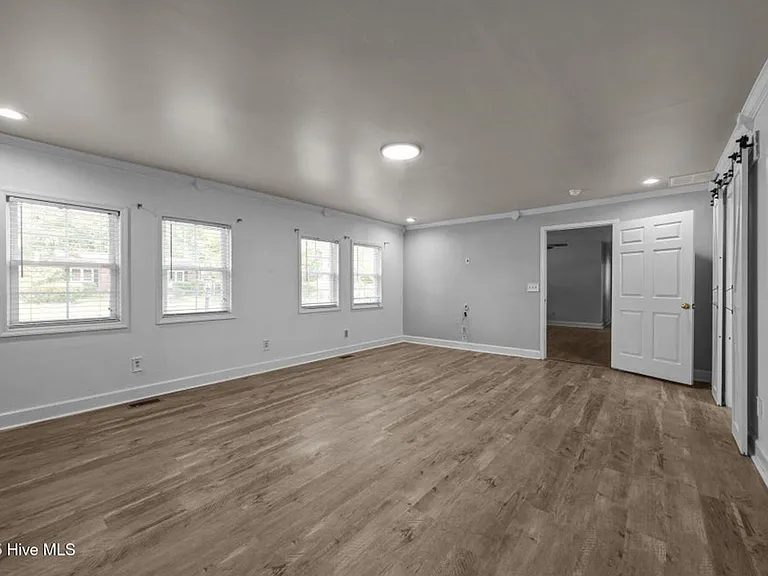 613 Maple St — Photo 10