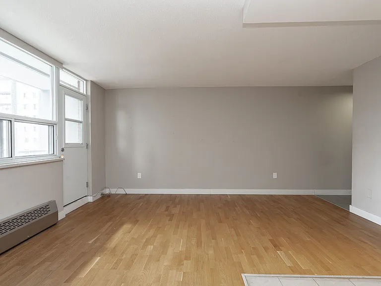 230 Oak St — Photo 4