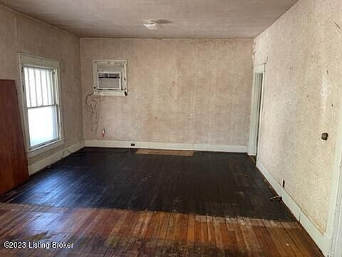 3rd image of 406 E Brandeis Ave