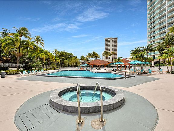 5th image of 100 Bayview Dr APT 1002