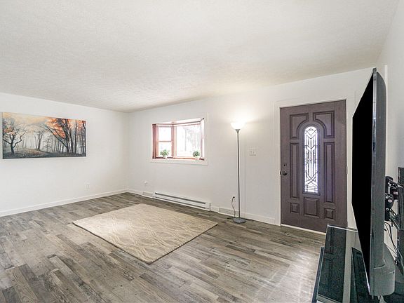 4th image of 303 Lewis St