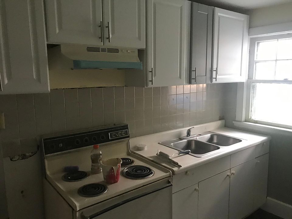 2nd image of 275 N Broad St