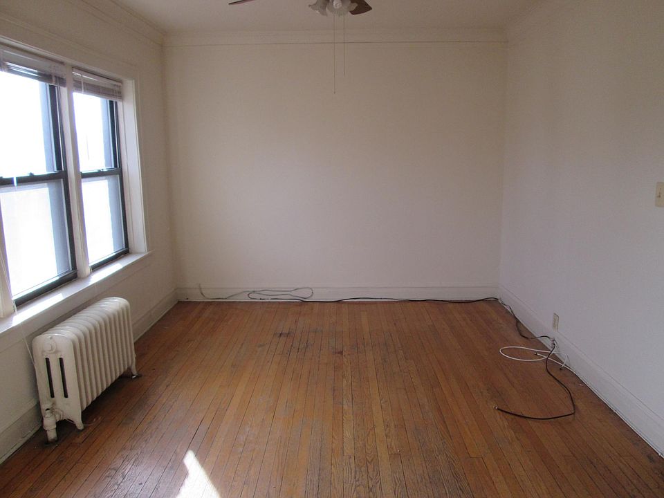 1st image of 2950 N Seeley Ave APT 3