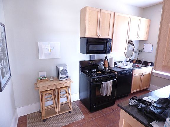 3rd image of 315 E 38th St Unit A