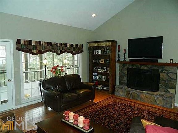 4th image of 8360 Riverbirch Dr
