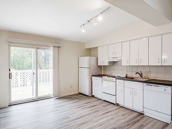 5th image of 75 Maxwell Ave #B