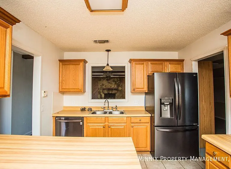 4628 Kemper St — Photo 2