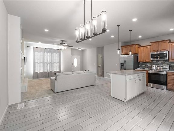 5th image of 23 Wincanton Ln