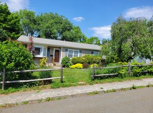 25 Crescent Dr, Beacon, NY 12508