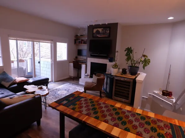 2082 Newport Way NW #105, Issaquah, WA 98027