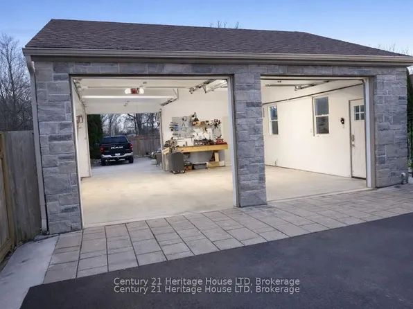 6021 Montrose Rd, Niagara Falls, ON L2H 1L4