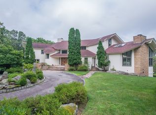 31 Hilltop Rd, Kinnelon, NJ 07405