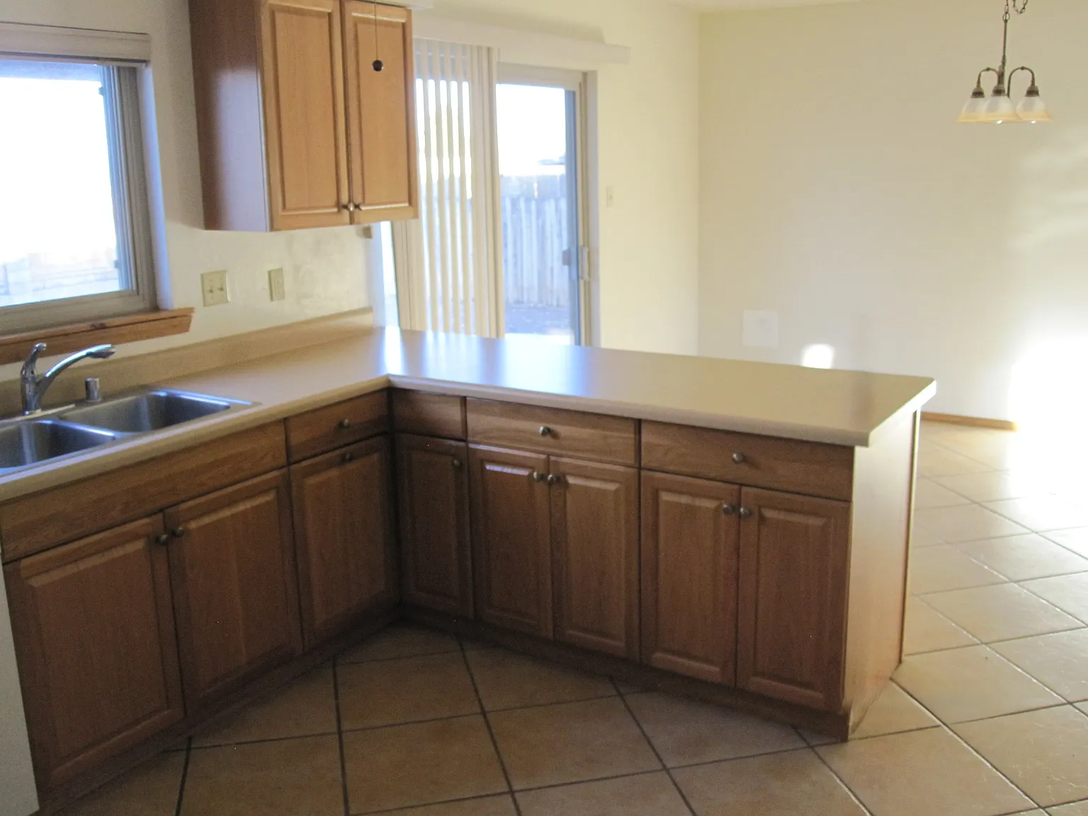 3 bed, 1300 sqft, $2,450 — Photo 3