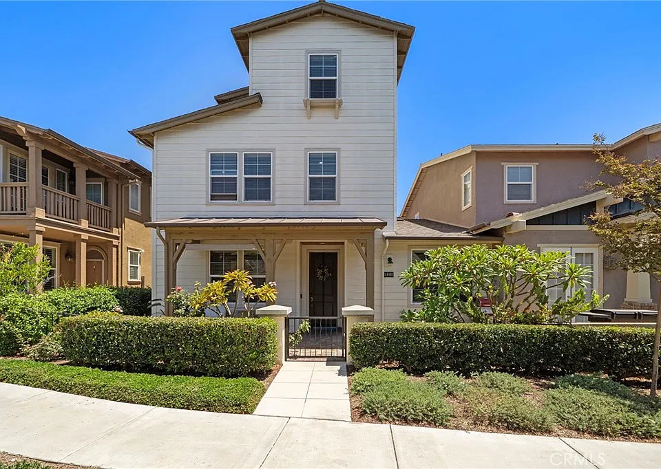 221 Landmark Ln
