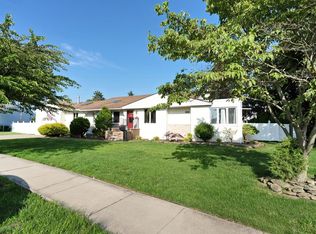 61 Berkshire Rd, Hicksville, NY 11801