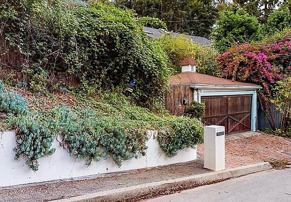 3rd image of 8685 Lookout Mountain Ave