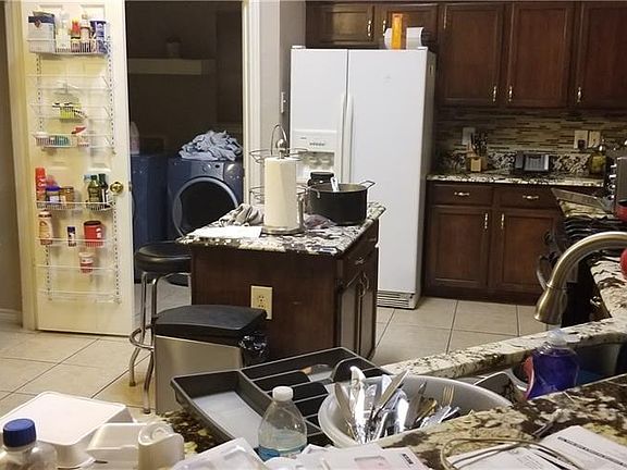 3rd image of 2504 Larkspur Ln