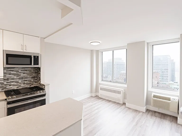 480 2nd Ave #7C — Photo 3