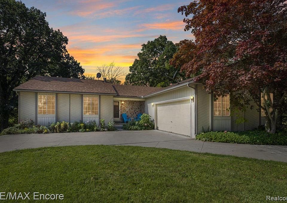 2943 Mud Hl, White Lake, MI 48383 Zillow