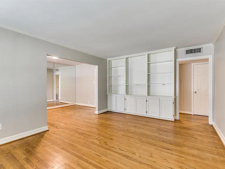 6545 Winton St — Photo 2