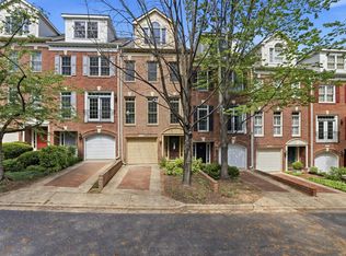 2139 N Pierce Ct, Arlington, VA 22209