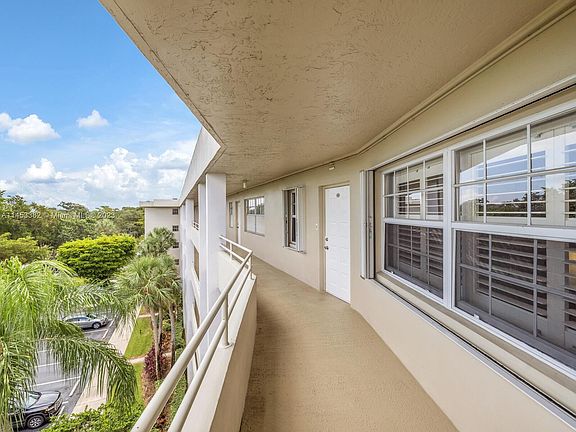 5th image of 821 Cypress Blvd APT 508