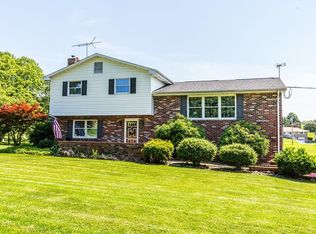 140 Mizikar Rd, Mount Pleasant, PA 15666