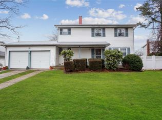130 Lorraine Ct, Ronkonkoma, NY 11779