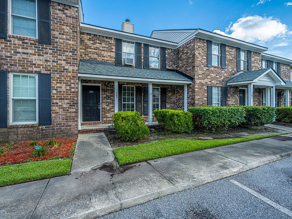 1st image of 305 Sandlewood Dr #305