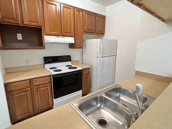 4th image of 521 Dukeway Dr #2