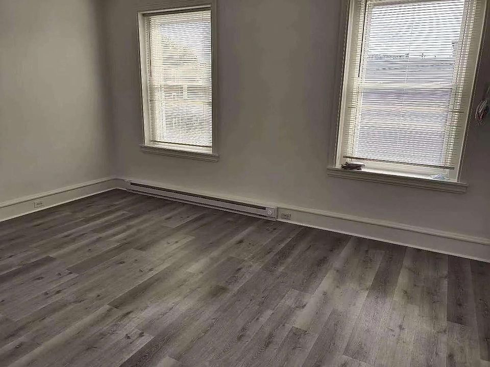 2nd image of 4003 Spring Garden St #2R