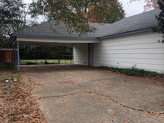 2nd image of 3725 Laurel Oak St