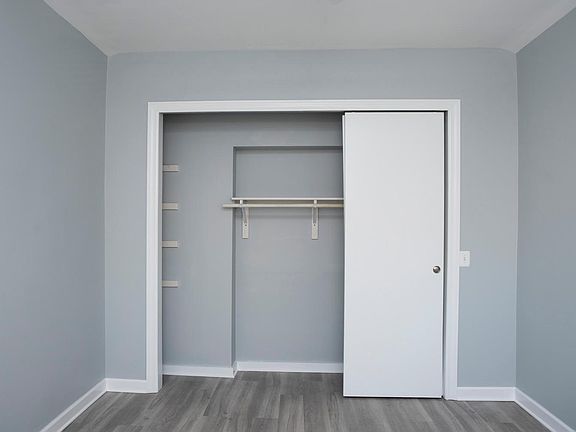 3rd image of 915 W Waveland Ave #2B
