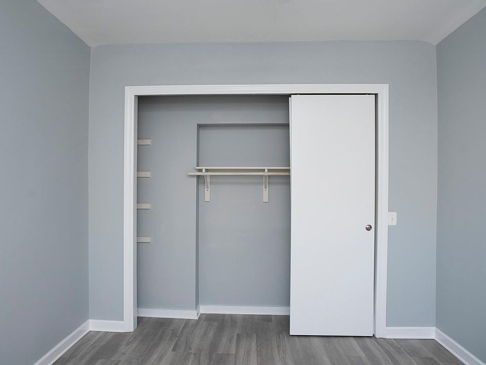 1st image of 923-917 W Waveland Ave #22