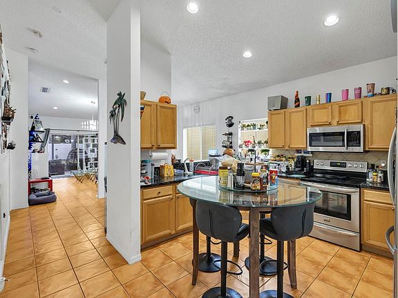 3rd image of 4504 SW 12th Court
