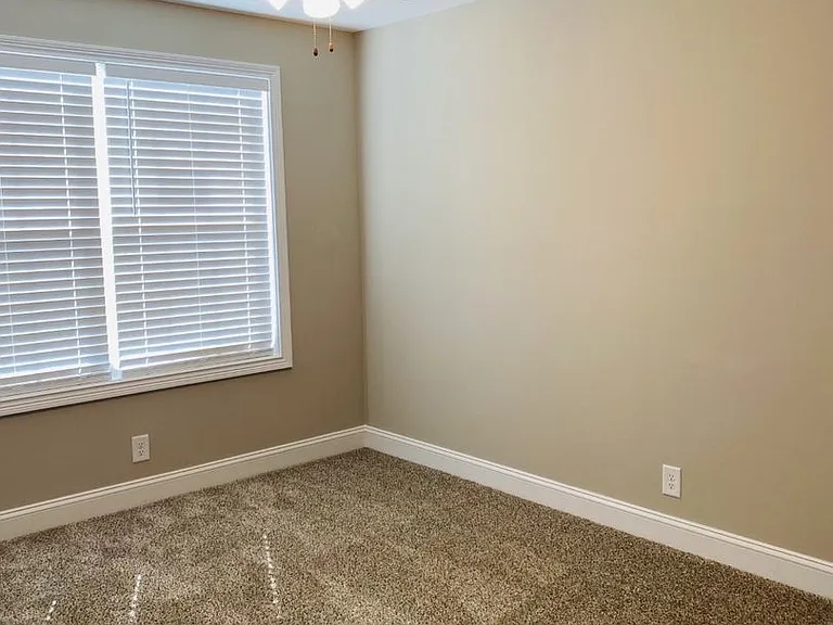 1033 Whitney Dr — Photo 14