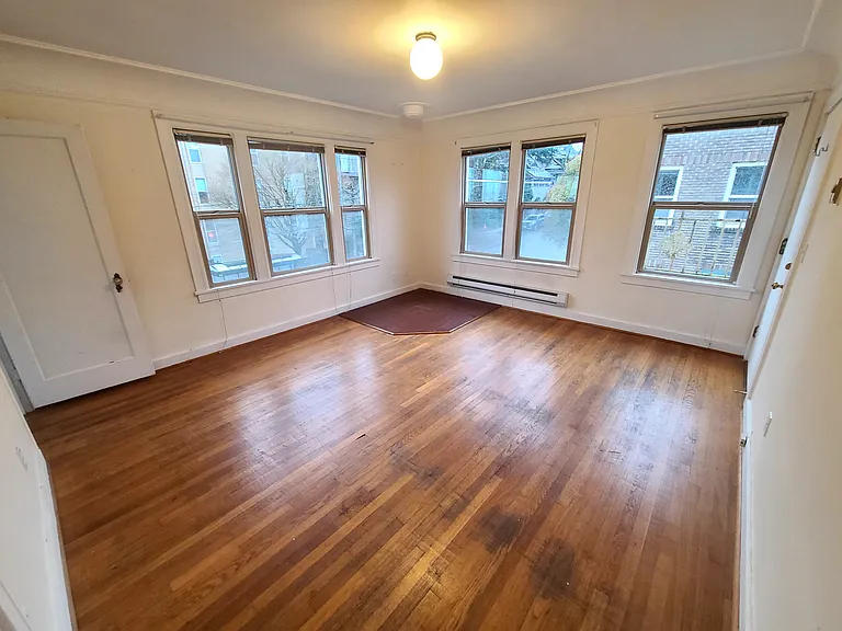 1820 E Thomas St #8 — Photo 8