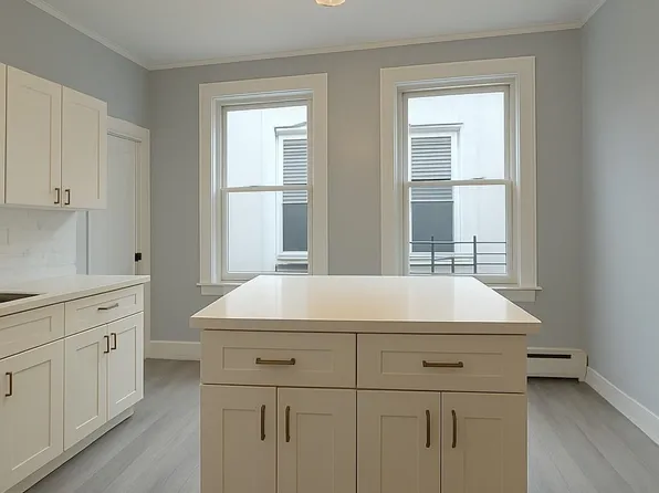 396 Woodlawn Avenue image 12 of 20