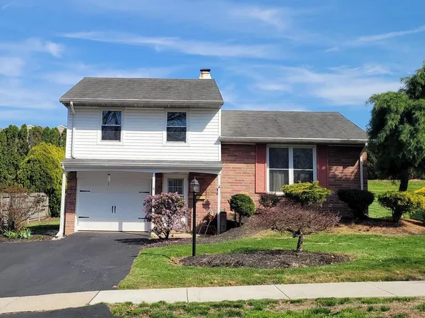4 Cherrywood Rd, Wyomissing, PA 19610