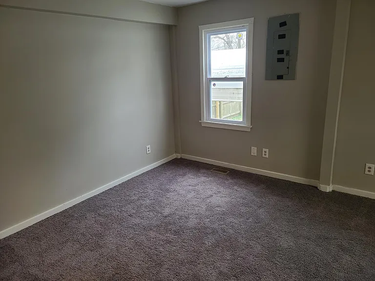 210 S 6th St — Photo 6