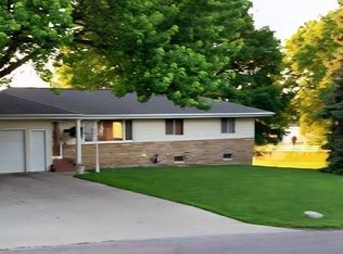 608 N 9th St, Cherokee, IA 51012