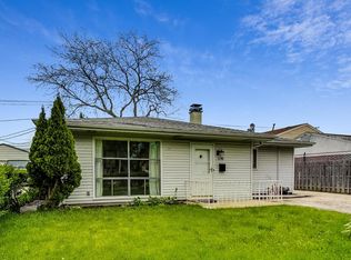 698 N Wayne Pl, Wheeling, IL 60090