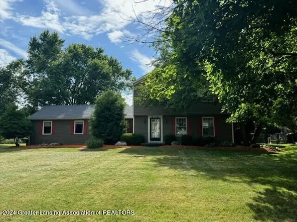 3605 E Hiawatha Dr, Okemos, MI 48864